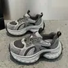 Zapatos de papá transpirables súper populares de estilo coreano para verano y otoño para mujer, nuevos y modernos 2026, zapatos casuales deportivos de suela gruesa para aumentar la altura