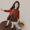 Vestido para meninas, nova coleção outono 2026, conjunto estiloso para meninas pequenas, conjunto de cardigã suéter de outono e vestido
