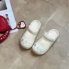 Zuecos Mary Jane de EVA con divertido diseño de conejito en forma de corazón, adecuados para usar al aire libre en verano, ligeros y casuales, pantuflas cerradas para mujer