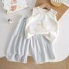 Versión Coreana 2025 Traje Nuevo para Niñas sin Mangas con Estampado de Dibujos Animados Rayas Coloridas Encaje Piernas Anchas