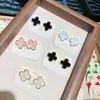 Pendientes de Trébol de Cuatro Hojas Negros 2025 Nuevo Diseño de Nicho Pendientes de Estilo Minimalista de Lujo Ligero Pendientes de Alta Gama