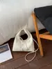 Bolso de Cuero con Cera de Aceite Rojo Retro para Mujer 2026 Nuevo para Primavera/Verano Bolso de Mano Diseño de Nicho Bolso de Hombro Cruzado Versátil