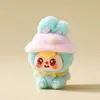 Lindo Conejo de Peluche con Forma de Frijol Sentado y Usando Sombrero Adorno Mini de Escritorio de Moda Caja Ciega Bolsita Ciega Accesorios Venta al por Mayor