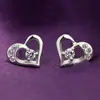 Pendientes Pequeños Exquisitos Brillantes Rosas Coreanos de Corazón Dulce Nuevos Dulces de Nicho Lujo Accesible Pendientes con Pasador de Plata S925 para Mujer