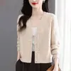 2026 Principios de Otoño Moda Estilo Coreano Versátil Reductor de Edad Primavera Otoño Simple Cuello en V Bordado Reductor de Edad Cardigan de Punto Prendas de Abrigo Mujer