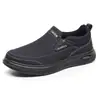 Sapatos de pano masculinos estilo Velho Pequim para primavera e outono, respiráveis, antiderrapantes, versáteis, modernos, sapatos casuais esportivos para pais de meia-idade e idosos, sapatos slip-on
