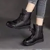 Botines retro planos de cuero suave de moda para mujer, nuevos zapatos casuales antideslizantes de suela blanda forrados de felpa de algodón para mamás, otoño/invierno 2026