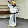 Conjunto de Moletom para Meninas Outono 2026 Novo Estilo Infantil Elegante Top Esportivo Roupas de Outono para Menininhas Estilo Coreano Moda Coreana