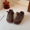 Tênis infantis estilo coreano, nova coleção primavera/outono 2026, sapatos casuais para meninas, tênis de skate para meninos, sapatos de bebê com sola macia, sapatos estilo Forrest Gump