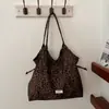 Estampado de leopardo de otoño, estilo relajado, gran capacidad, nueva moda 2026, ligero, simple, versátil bolso de hombro, bolso tote, bolso cruzado