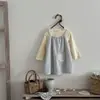 Camiseta básica de meia-gola lisa para bebês e crianças pequenas, estilo INS, para meninas, com saia de suspensório com retalhos de bolinhas e coração