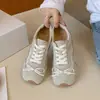 Tênis leves estilo balé que fazem seus pés parecerem menores, novos tênis esportivos casuais femininos outono 2026, sapatos versáteis Forrest Gump