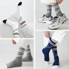Calcetines para Hombres y Adolescentes, Calcetines de Algodón Absorbentes de Sudor hasta la Pantorrilla, Letras Digitales, Estilo Deportivo, Ropa Trendy para Estudiantes, Medias, Mayoreo