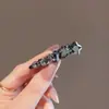 Pinza de Pato Negra con Corazón de Pedrería Estilo Socialité Elegante de Gama Alta Pinza Simple Versátil para Flecos Laterales Pasador