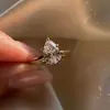Anel Lodi Fronteiriço Hot Pera Diamante de Alto Carbono Feminino Moda Europeia e Americana Luxo Leve Flor de Gelo Cortada Anel de Zircônia