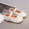 Zapatos de princesa infantiles estilo coreano con lunares y lazo, nuevo modelo principios de otoño 2026, zapatos casuales de piel para niñas, punta dividida sintética, suela blanda