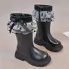 Sapatos de Princesa de Renda para Meninas 2026 Primavera/Outono Novos Botas Martin de Solado Macio para Crianças Botas de Cano Curto de Couro com Pelúcia para Crianças de Tamanho Médio e Grande