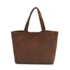 Bolso Casual para Mujer con Estampado de Fresas Bolso de Hombro de Felpa 2024 Nuevo Bolso Tote Mic para Estudiantes Gran Capacidad para Viajes