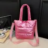2025 Nuevo Bolso Cubo para Mujer Verano Simple Ligero Algodón Relleno Casual Nuevo Versátil Bolso de Mano Bolso Cruzado