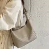 Bolsa de Ombro Tecida de Luxo para Mulheres Moda Outono 2026 Simples de Ombro Único para o Dia a Dia Bolsa Tote Transversal