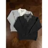 Suéter de punto gris estilo 'old money' para hombre, de aspecto de dos piezas, cuello alto, perfecto para otoño e invierno, con un look limpio y sofisticado, ideal como capa interior