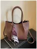 Bolso de hombro para mujer de gran capacidad 2026 nuevo bolso de alta gama para madre e hijo bolso tote simple de moda bolso tipo cubo versátil