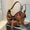 Moda de Comércio Exterior Nicho Bolsinha de Ombro Único para Axila para Mulheres Verão 2025 Nova Bolsa Transversal com Laço Bolsa Tote Versátil