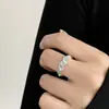 Anillo de fuegos artificiales elegante y exquisito para mujer, lujo ligero, moderno, único, anillo abierto versátil, borde ancho, anillo de moda para el dedo índice de celebridad de internet