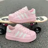 Nuevas Zapatillas Deportivas Infantiles Primavera y Otoño Zapatos Blancos para Niñas Suela Gruesa de Cuero Suela Suave Transpirable Zapatos Deportivos Casuales para Niños