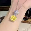 Collar colgante con corte de cielo estrellado parpadeante, superventas en transmisión en vivo, cadena de clavícula de lujo con incrustaciones de diamante de alto carbono, mica de litio púrpura, corte de flor de hielo, cuadrado grueso
