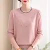 El nuevo suéter de punto de otoño de mamá, elegante y con estilo, con adornos de cuentas, un diseño sofisticado y noble, perfecto para mujeres de 50 años en adelante, que encarna gracia y dignidad.