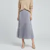 Falda Plisada de Gama Alta de Nicho con un Diseño de Línea A de Media Longitud Adelgazante, Pliegues Diagonales y un Dobladillo Plisado con Caída