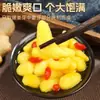 Brotos de gengibre de Shandong, uma especialidade local, são um produto fresco da primeira colheita. Esses brotos de gengibre tenros estão prontos para comer, têm um sabor refrescante e fazem picles deliciosos.. Eles são crocantes e perfeitos como acompanhamento para o arroz. 500g/saco