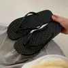 Chanclas antideslizantes engrosadas para mujer, calzado de verano para exteriores, zapatos de playa versátiles de moda ins, sandalias duraderas para parejas al por mayor