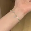 Pulsera Retro Francesa de Alta Gama con Trébol de Cuatro Hojas y Circonitas Tachonadas para Mujer, Diseño de Nicho, Lujo Ligero, Joyería de Mano Versátil