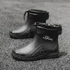 Botas de Lluvia Cortas Antideslizantes para Hombre de Moda Zapatos Impermeables Zapatos de Goma para Cocina Calzado Resistente al Desgaste para Lavado de Autos y Sitios de Construcción Botas de Agua Calientes con Felpa