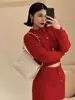 Conjunto de Dos Piezas de Cárdigan de Punto de Lana Jacquard con Diamantes Rojos de Alta Gama 2025 Primavera Nuevo Falda de Cintura Alta que se Ajusta a la Cadera para Mujer
