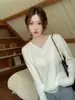 Tejido de hilo de núcleo Botones con sentido del diseño Cuello en V Tejido de punto de dos piezas falsas para mujer Otoño/Invierno Estilo perezoso Chic Suéter base