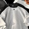 Camiseta Masculina de Verão Branca Americana High Street com Rebites e Ombreiras de Manga Curta Bonita e de Alta Qualidade Modelo Masculino Veste Manga Curta no Ombro Direito