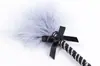 Productos de Flirteo y Eróticos para Adultos de Comercio Exterior Más Vendidos, Azotador de Plumas con Mango Envuelto en Cuerda Alternativo, Plumas Negras