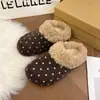 Pantuflas de algodón para usar en exteriores, otoño e invierno, de lunares, punta cerrada, medias pantuflas, para mujer, peludas, suela gruesa, forradas de felpa, estilo nuevo, cálidas, para persona perezosa, 2026, estilo coreano
