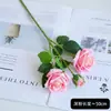 Hidratante y suave al tacto, este ramo de flores artificiales de tres cabezas presenta rosas, perfecto para la decoración de la sala de estar, arreglos florales y para añadir un toque de elegancia con sus flores artificiales de alta calidad.