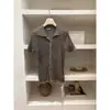 Suéter de punto Biebe estilo retro con cuello polo artístico para mujer, estilo fino de verano, elegante y adelgazante, hombro normal, top de manga corta
