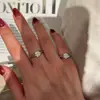 Anel Dinâmico de Diamante Cintilante para Mulheres, Luxo Leve com Design Flutuante de "Pequena Lâmpada", Anel de Dedo Indicador de Alta Qualidade, Joia de Nicho Exquisita e Fashion