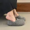 Sapatos femininos estilo Birkenstock, com sola grossa, que aumentam a altura, totalmente fechados, coleção outono/inverno 2026, uso versátil em duas direções, forrados com fleece, mocassins, mules