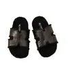 Sapatos de pelúcia, versão coreana para outono e inverno, sola macia, novo estilo 2026, chinelos peludos femininos, sandálias slide com sola grossa, estilosos para uso externo, preto