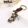 Llaveros Creativos para Hombres y Mujeres, Pequeños Regalos, Llaveros de Aleación de Dibujos Animados Retro Tejidos a Mano de Cuero de Vaca, Colgantes para Llaves