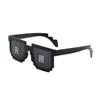 Gafas de sol cuadradas de mosaico divertidas negras con texto personalizado, gafas de píxeles, accesorios para sesiones de fotos de reunión anual y fiesta de cumpleaños