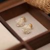 Nuevo Estilo Chino Primavera y Verano Clip de Oreja de Camelia Simple para Mujer Nicho Ins Aretes Distintivos Versátiles Aretes Dulces de Alta Gama