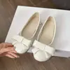 Sapatilhas de ballet planas, estilo francês, versáteis com laço, delicadas e femininas, bico fino, bico redondo, adequadas para vestidos de outono e inverno, para meninas jovens